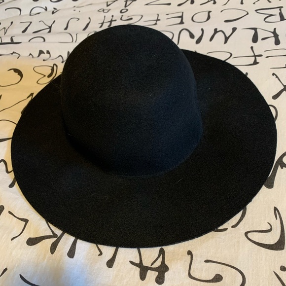 Wool Hat 🍁🍂 - Picture 3 of 3